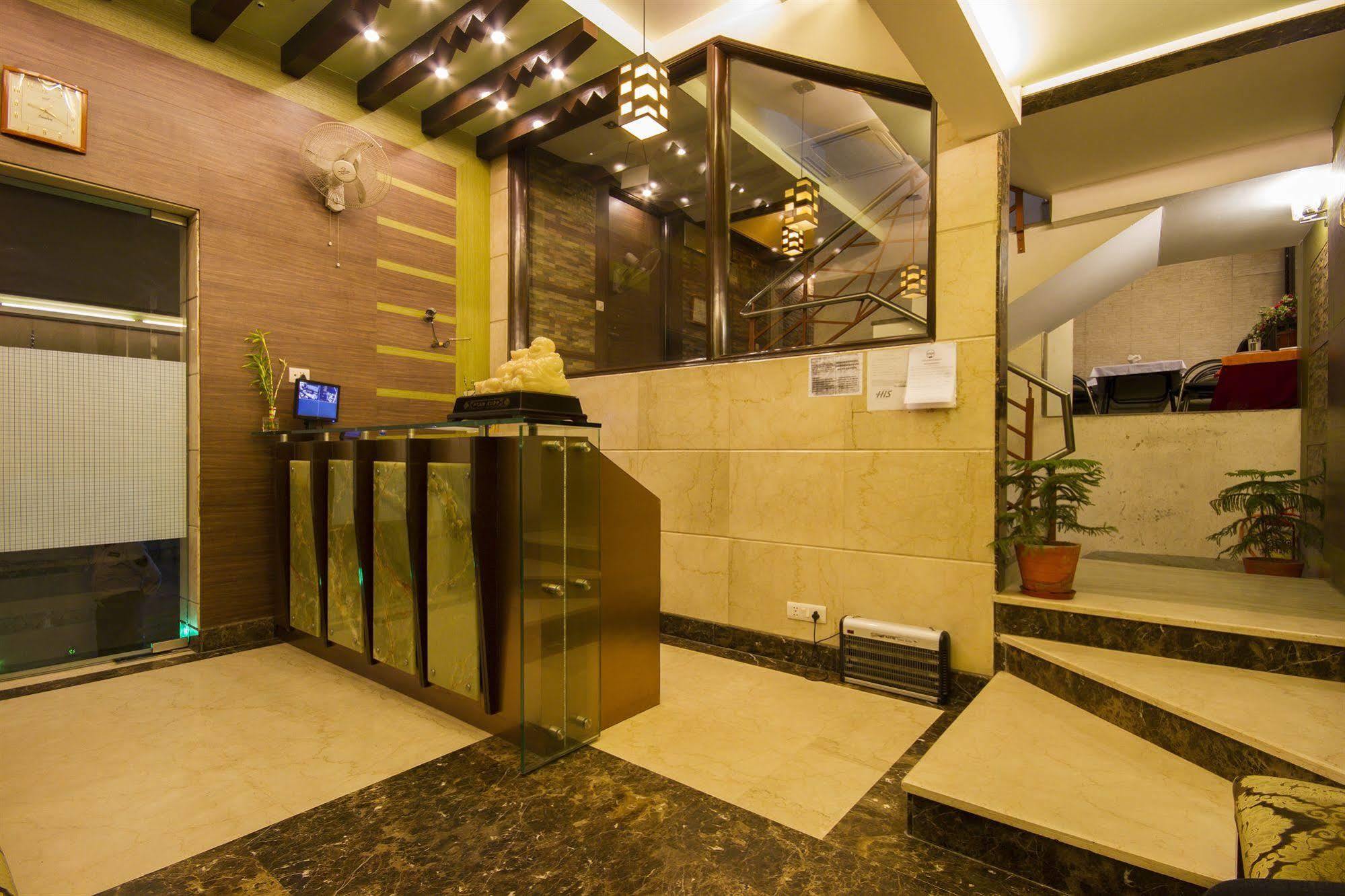 Hotel Sunstar Heights Delhi  Extérieur photo