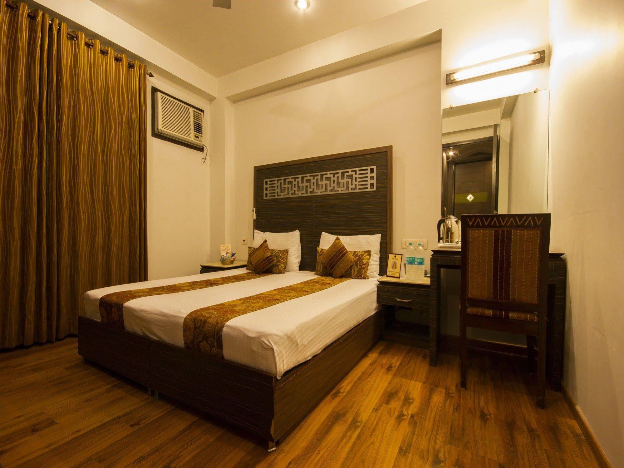 Hotel Sunstar Heights Delhi  Extérieur photo