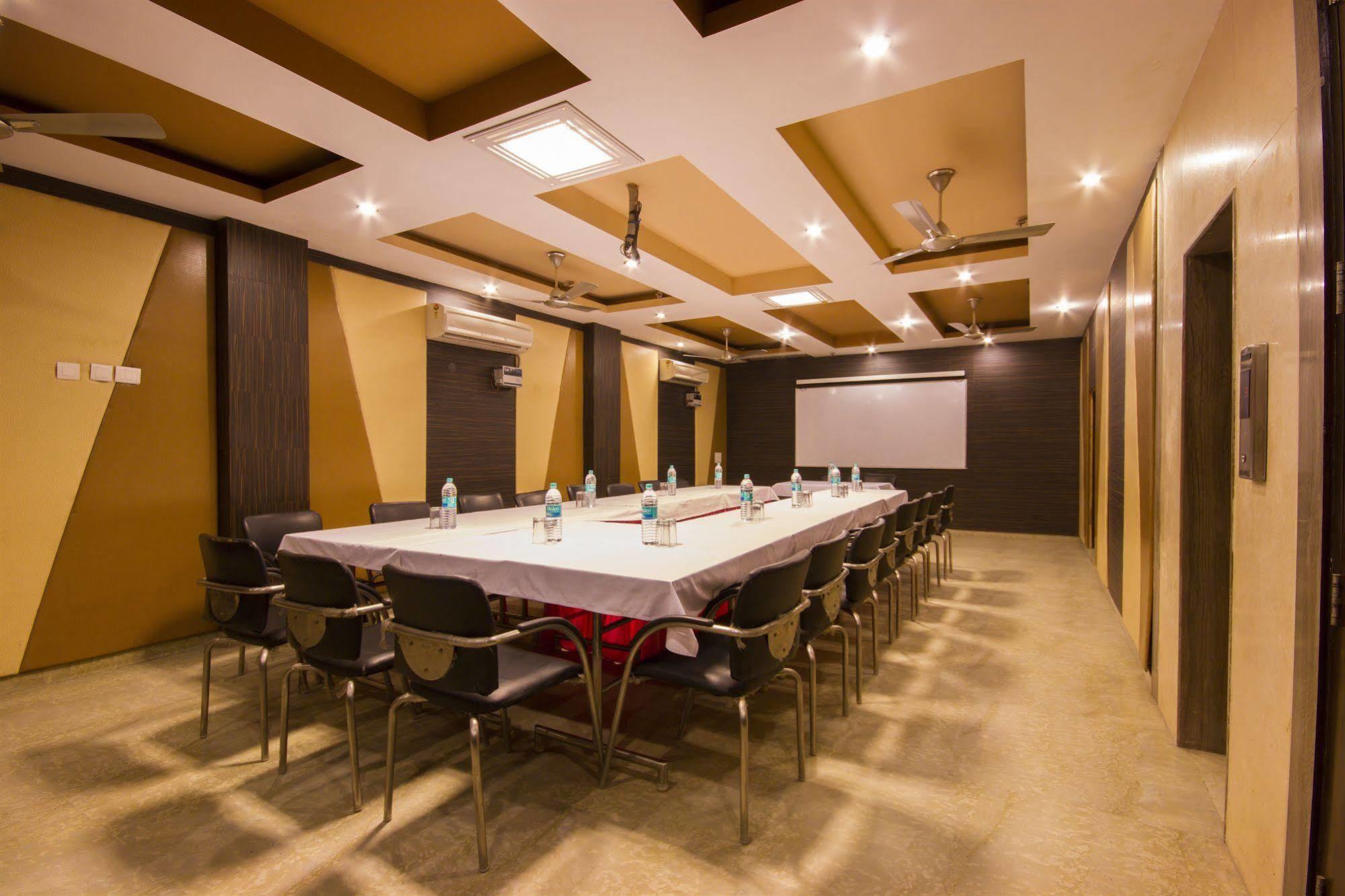 Hotel Sunstar Heights Delhi  Extérieur photo