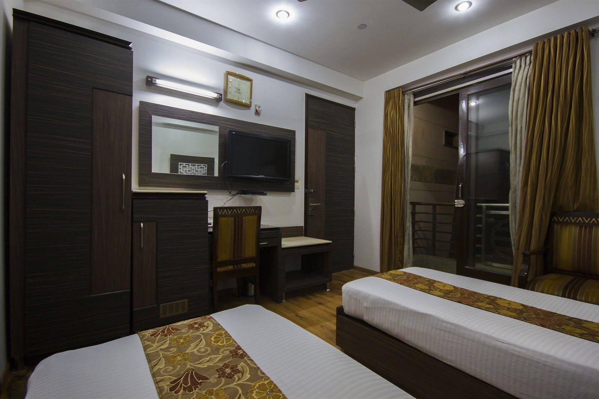 Hotel Sunstar Heights Delhi  Extérieur photo