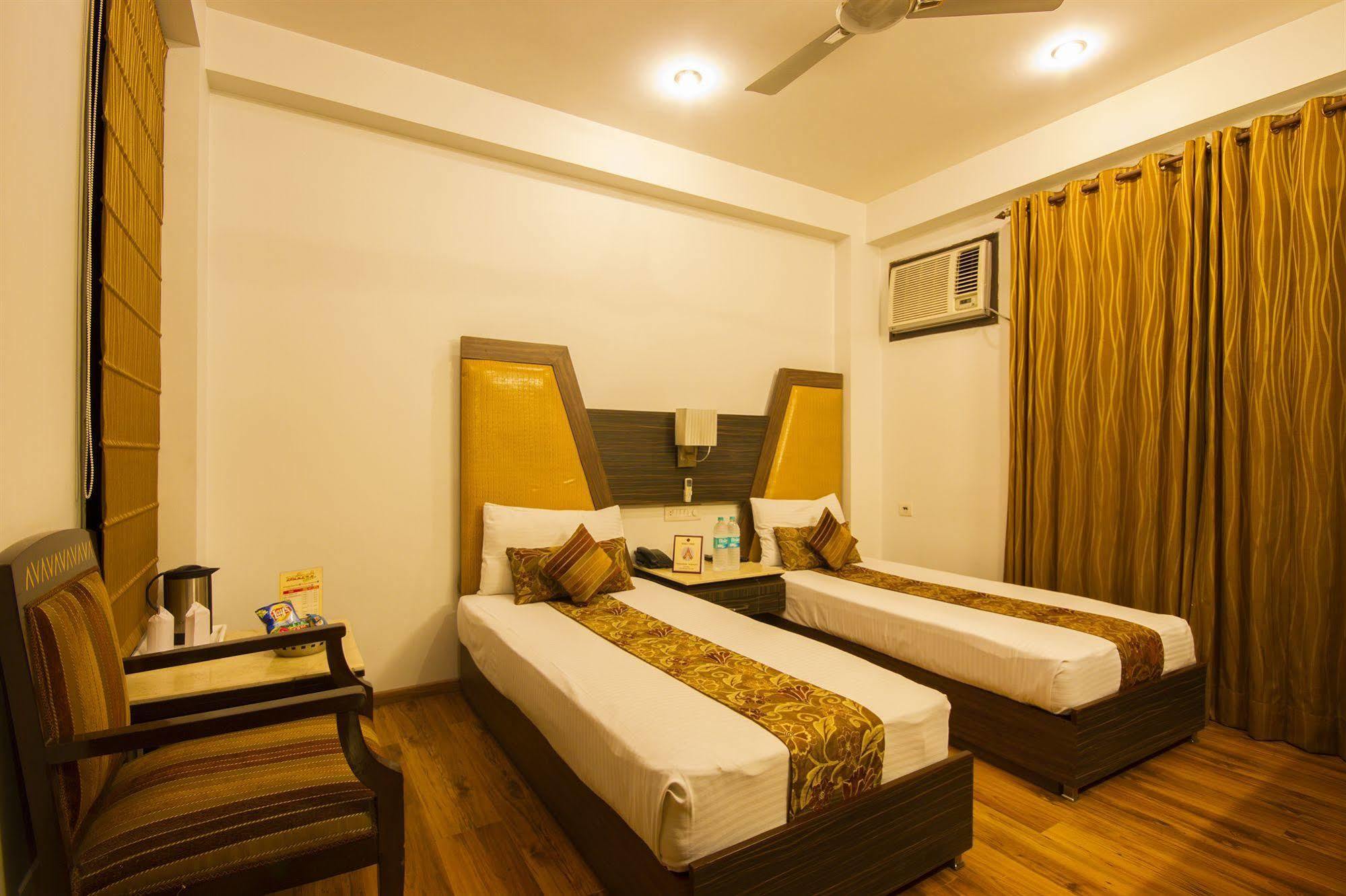Hotel Sunstar Heights Delhi  Extérieur photo