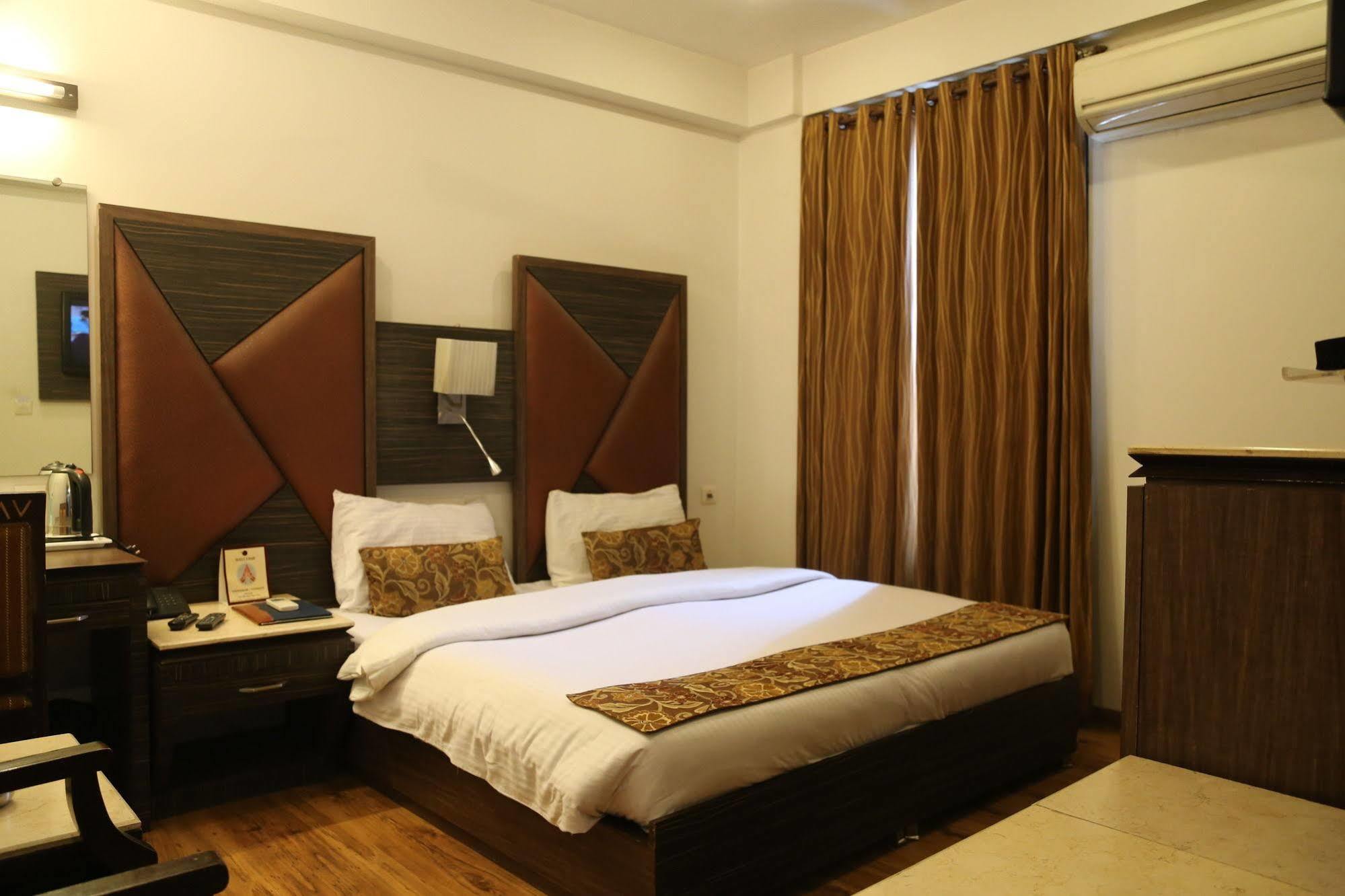 Hotel Sunstar Heights Delhi  Extérieur photo